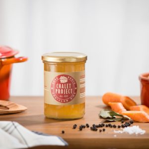 Bocal de bouillon d'os de poulet bio Chalet Project, avec carottes, oignons et épices, pour l'alimentation postpartum